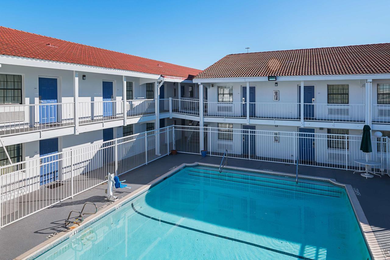 6-grand Prairie, Tx - Interstate 30 Hotel Grand Prairie