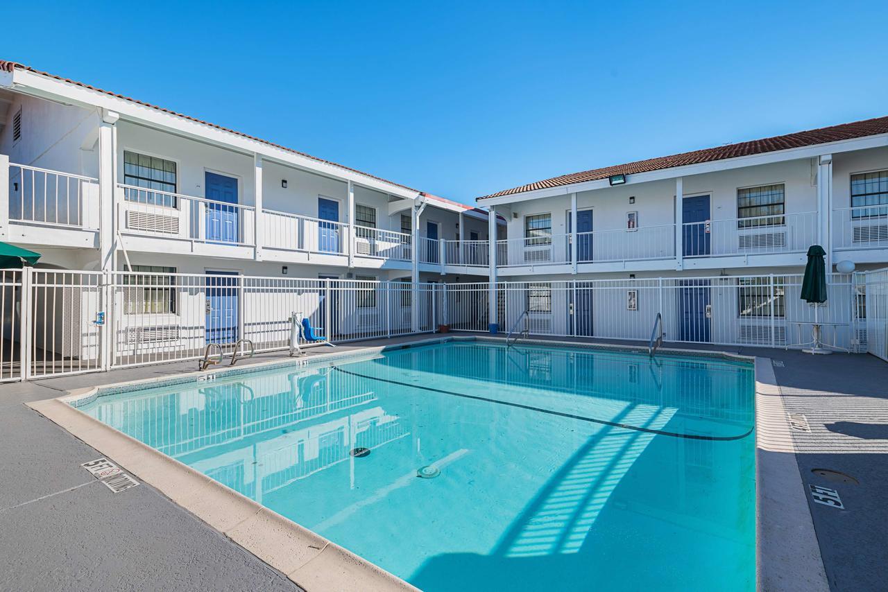 Hotel 6-grand Prairie, Tx - Interstate 30 2*