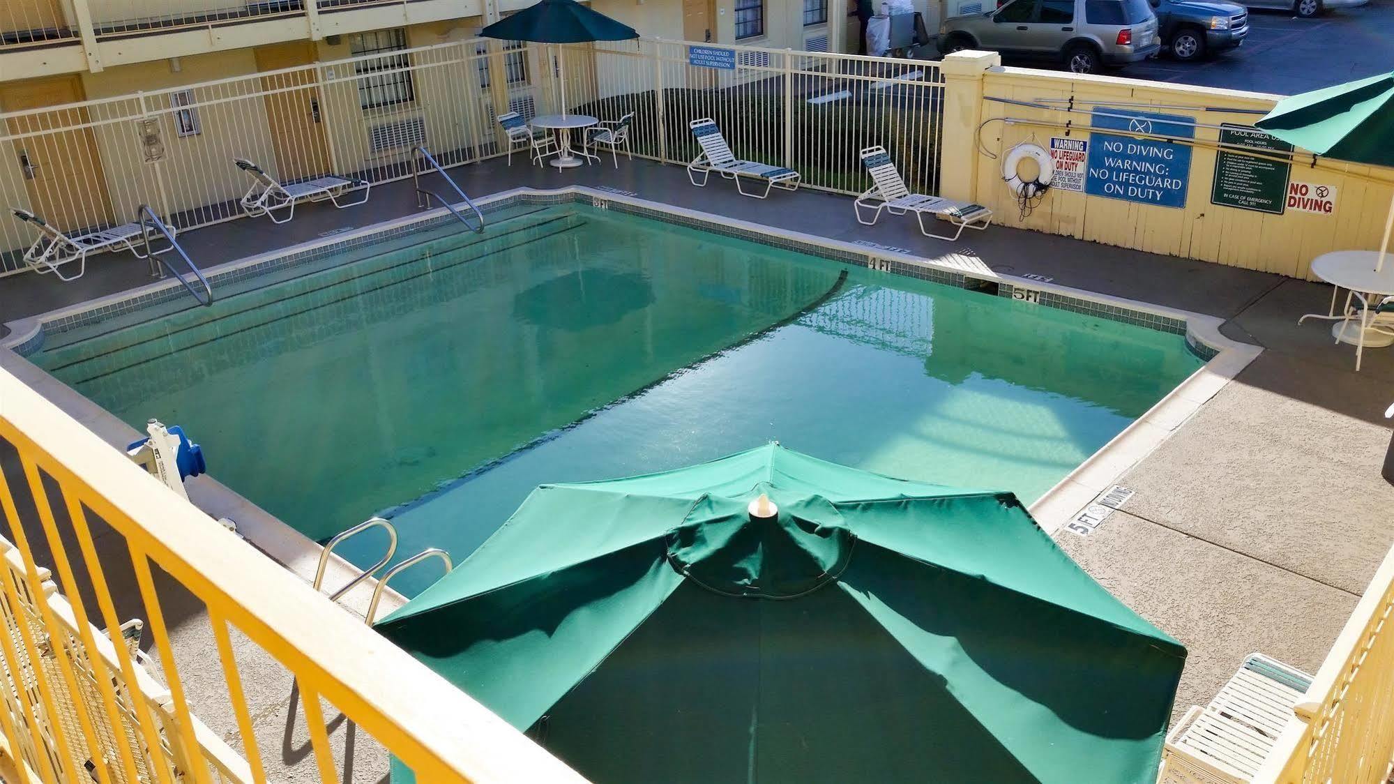 Hotel 6-grand Prairie, Tx - Interstate 30 2*